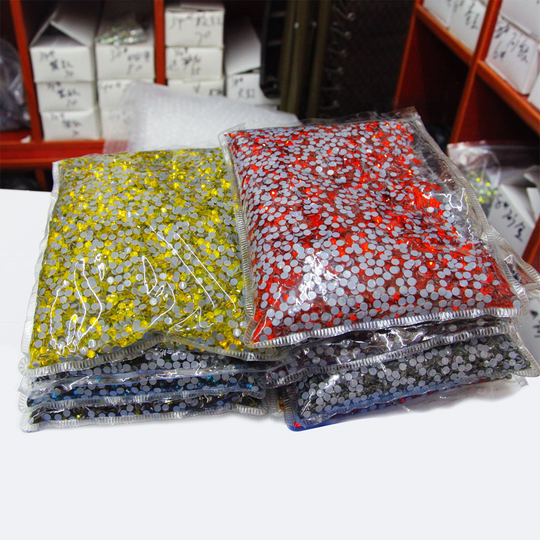 Yantuo Factory Custom Multiple colors SS6 Iron on Applique Hot fix Rhinestone Heat Transfer Design bulk